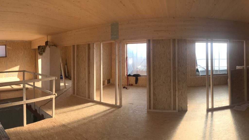 Aufstockung in Holzrahmenbauweise mit Lärchenfassade – Projekt Wedel