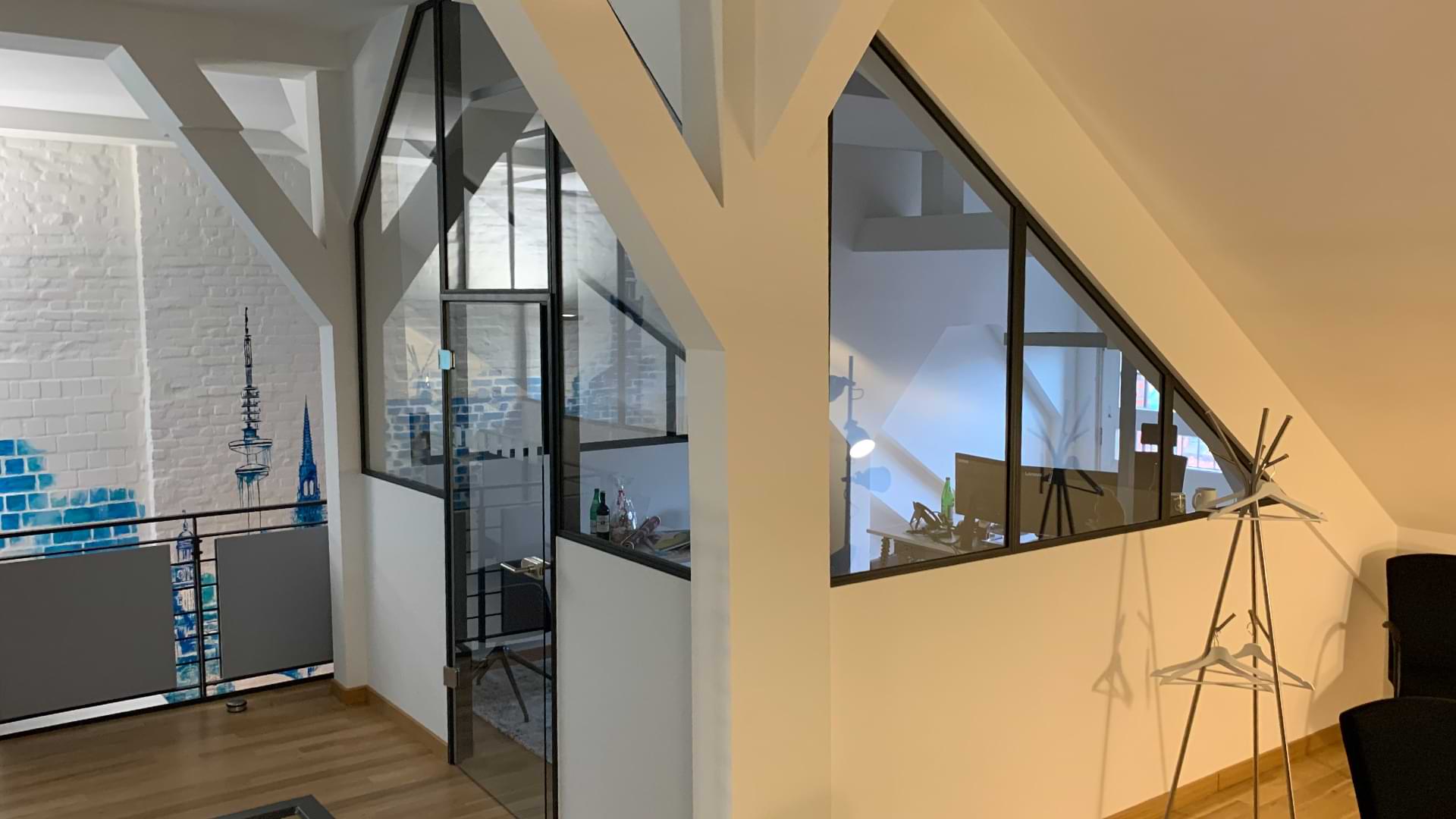 Galerie aus Holz und Stahl im Bestand – Projekt Speicherstadt