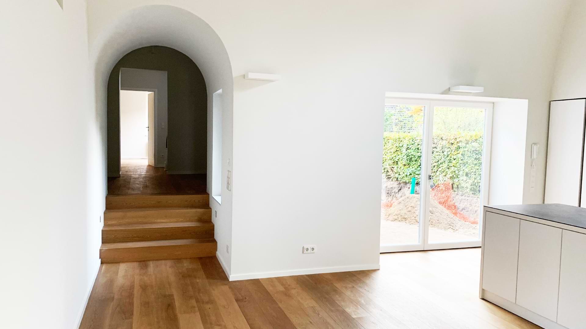 Neubau in Holzrahmenbauweise mit gebogenem Titanzinkdach – Projekt Hummelsbüttel